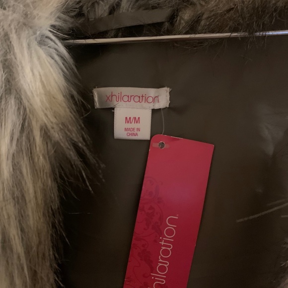 Faux Fur Vest - Picture 2 of 4